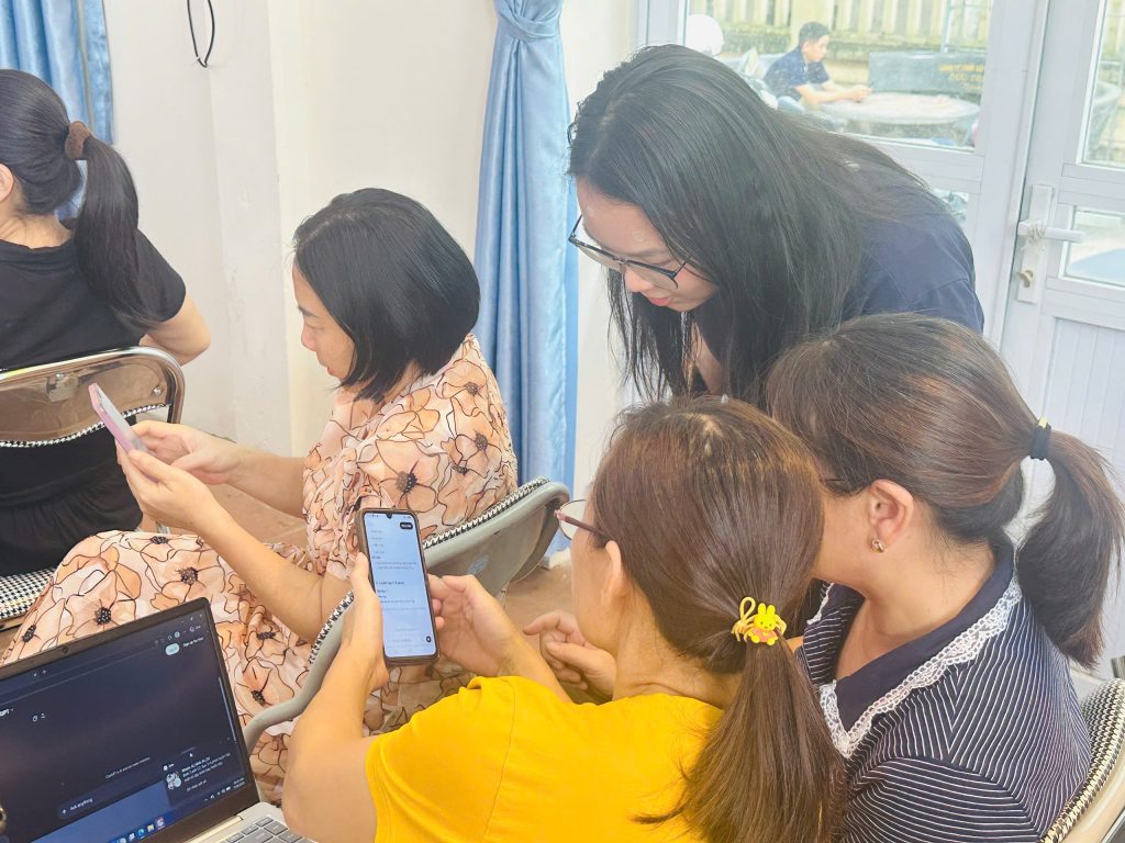 Thầy cô cùng tham gia thực hành