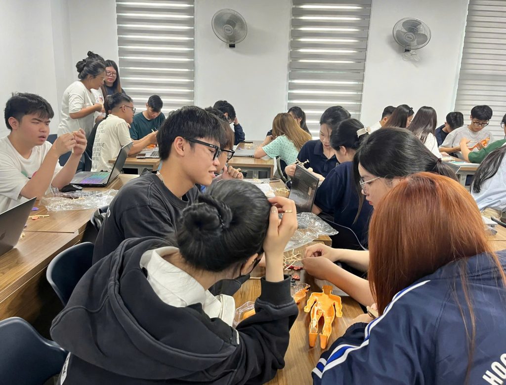 Sinh viên tham gia hoạt động bổ trợ