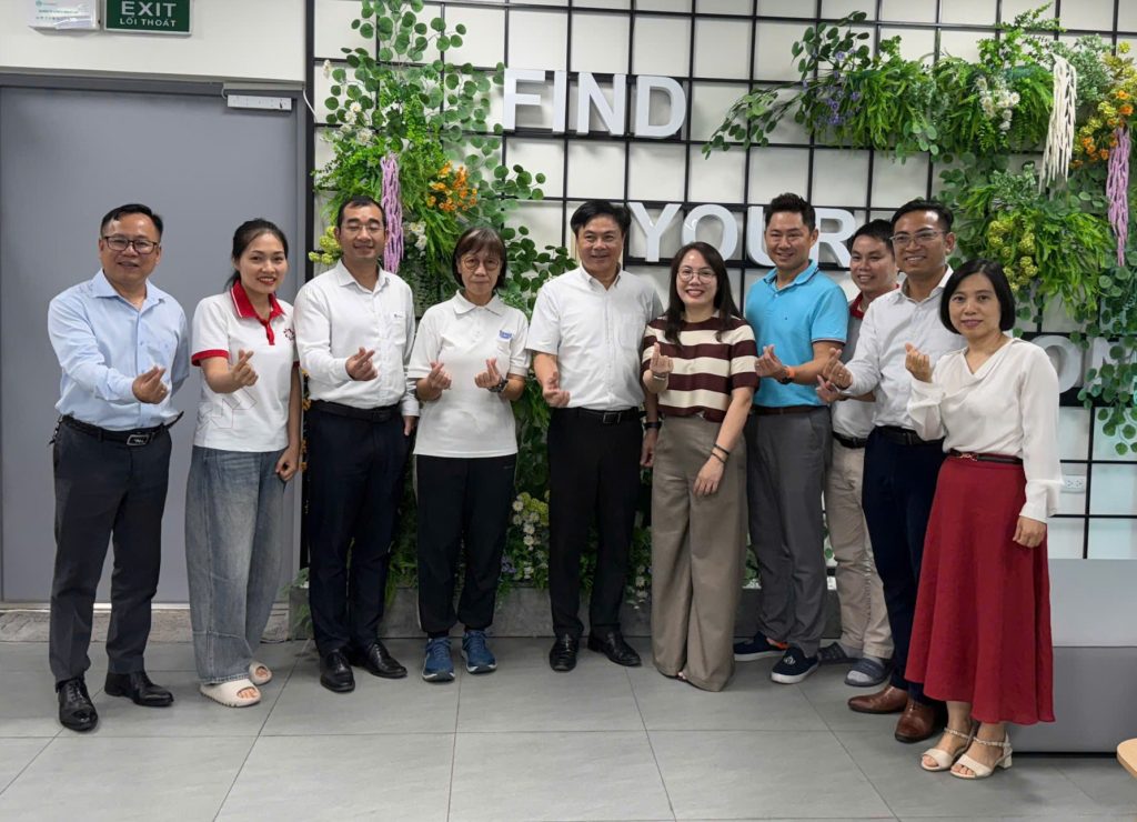 Đoàn công tác Trường Quốc tế làm việc tại Techcom