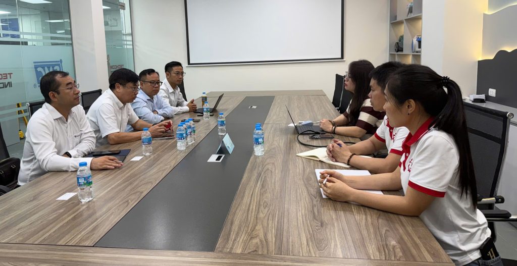 Đại diện hai đơn vị thảo luận chi tiết
