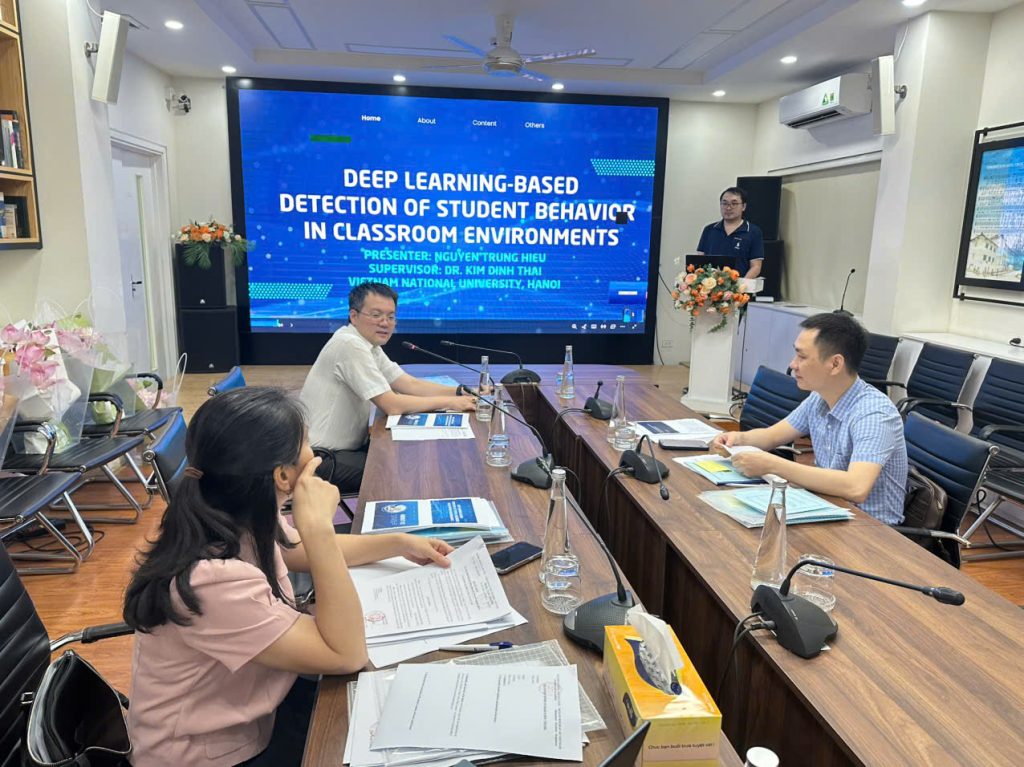Học viên bảo vệ đề án 2