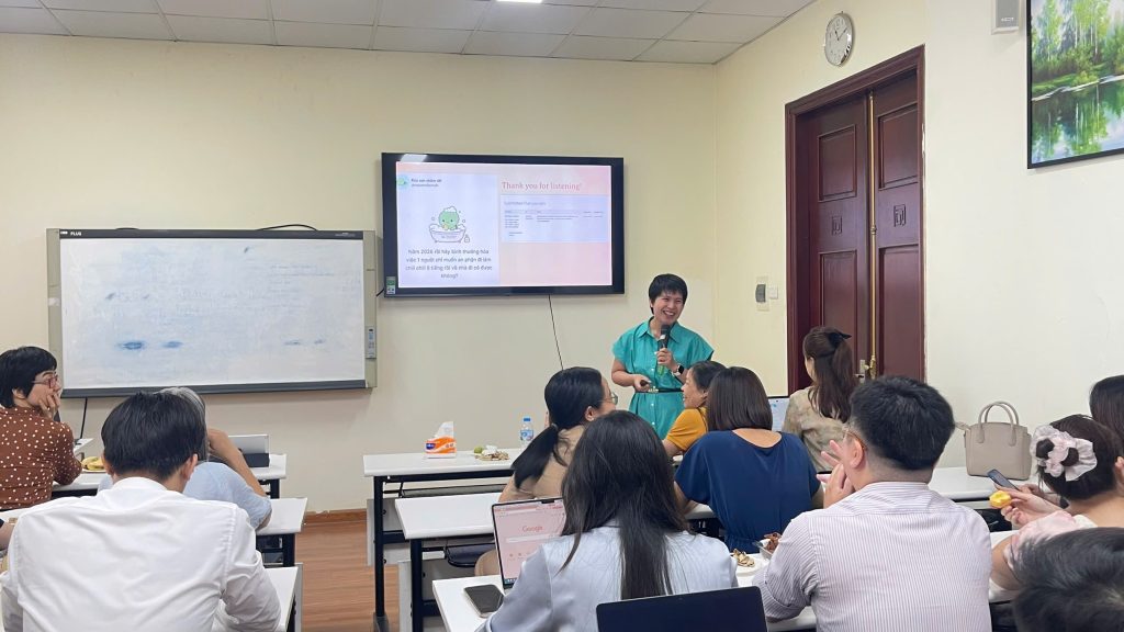 PGS.TS. Nguyễn Phương Mai trình bày