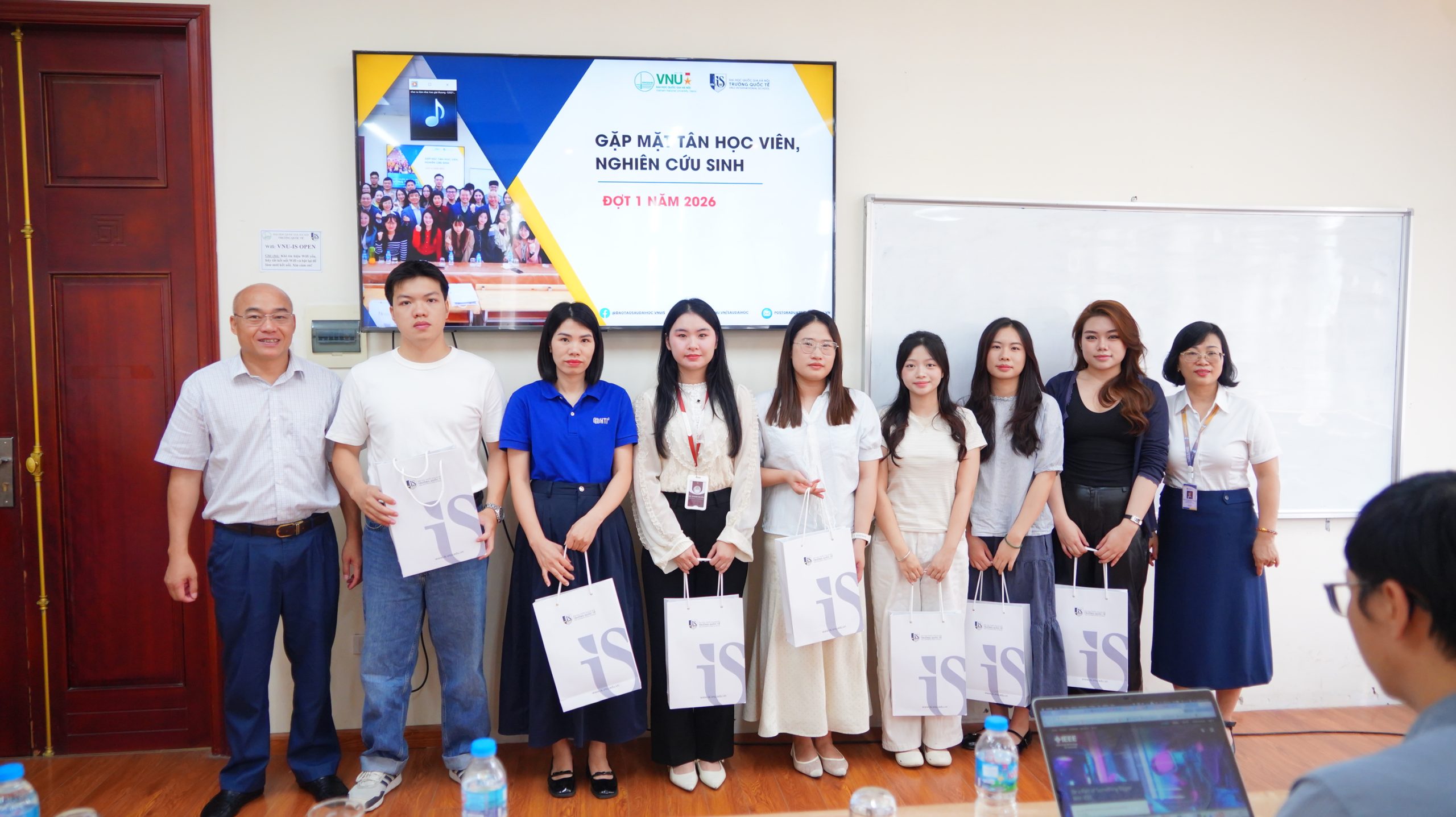 Không khí sôi nổi tại buổi gặp mặt