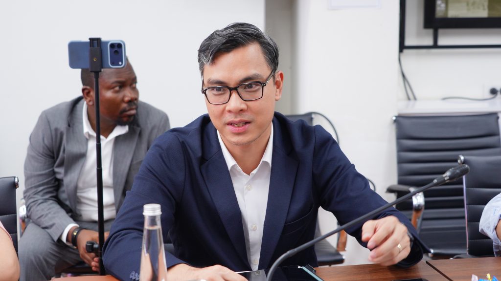 TS. Phùng Danh Thắng chia sẻ tại buổi làm việc