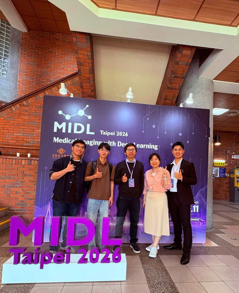 Trần Quang Tiệp trong phòng lab