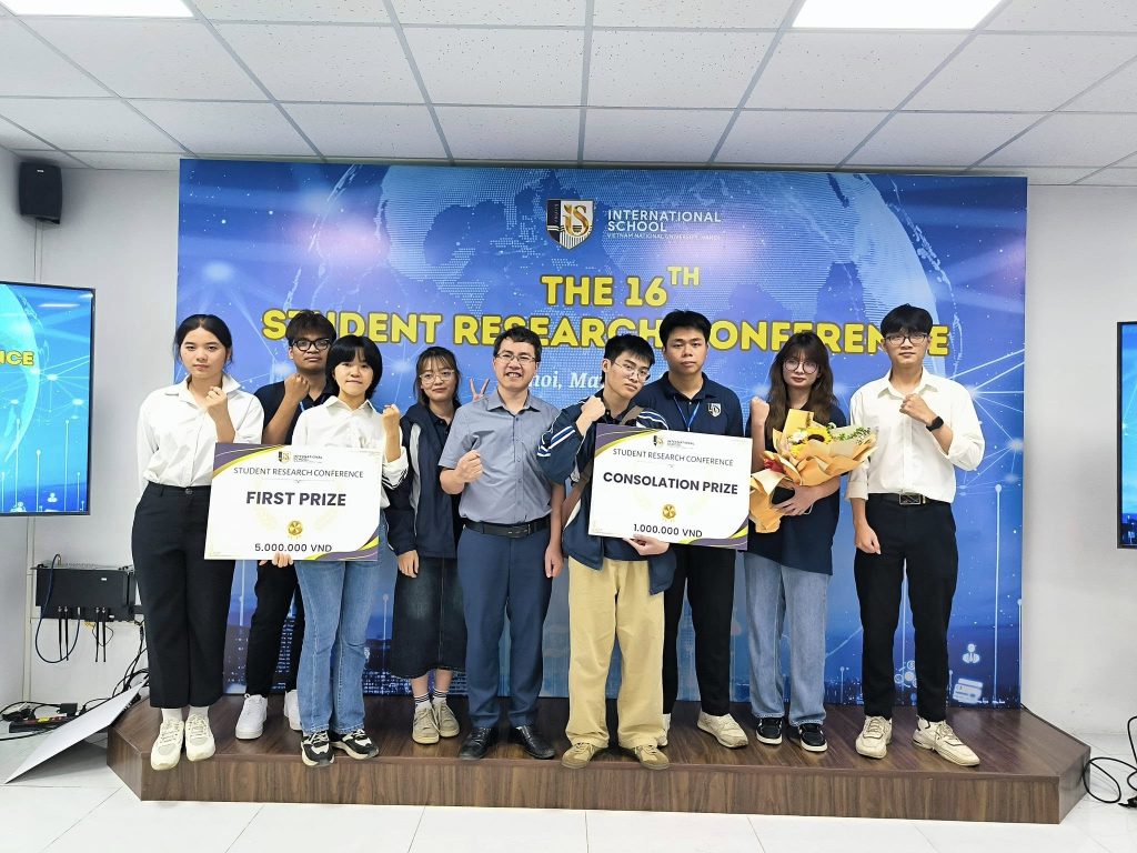 Sinh viên AIT nhận giải tại NCKH