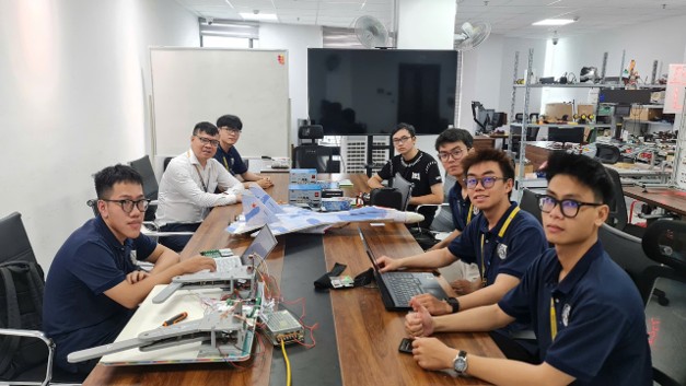 Sinh viên AAI nghiên cứu cùng giảng viên