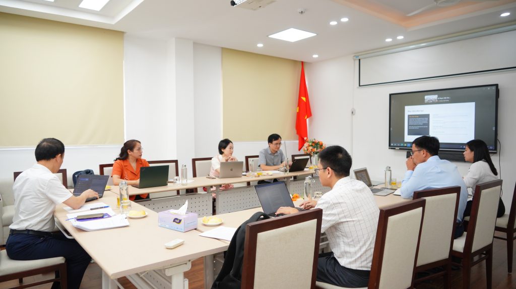 Hội đồng thẩm định chương trình đào tạo cử nhân ngành Tin học và Kỹ thuật máy tính