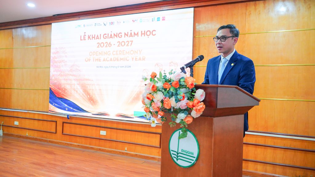 Dr. Phung Danh Thang addressing the ceremony