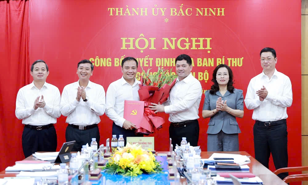 Hội nghị công bố Quyết định của Ban Bí thư Trung ương Đảng về công tác cán bộ tại Trụ sở Thành ủy Bắc Ninh