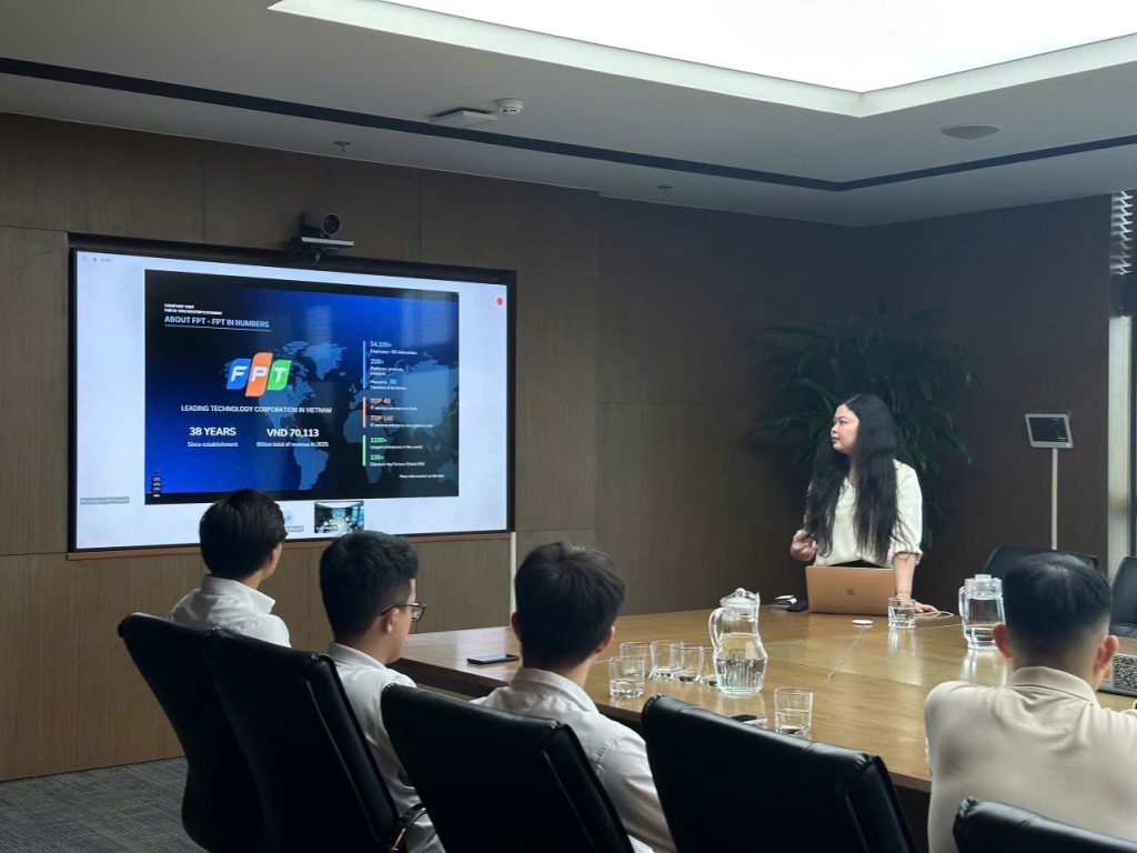 ThS. Nguyễn Thị Phương Nhung giới thiệu về Tập đoàn FPT