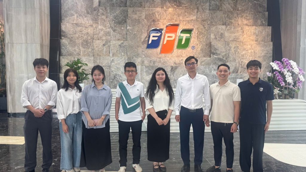Học viên ngành Kinh doanh quốc tế có chuyến thực tế tại Tập đoàn FPT