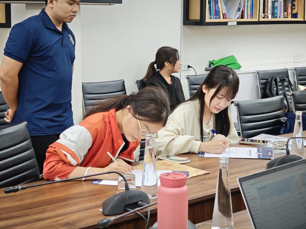 Trường Quốc tế chào đón các tân sinh viên