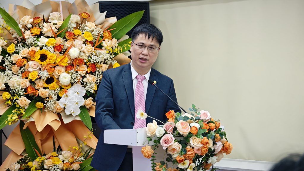 Rector Nguyen Anh Tuan pledged to build comprehensive solidarity