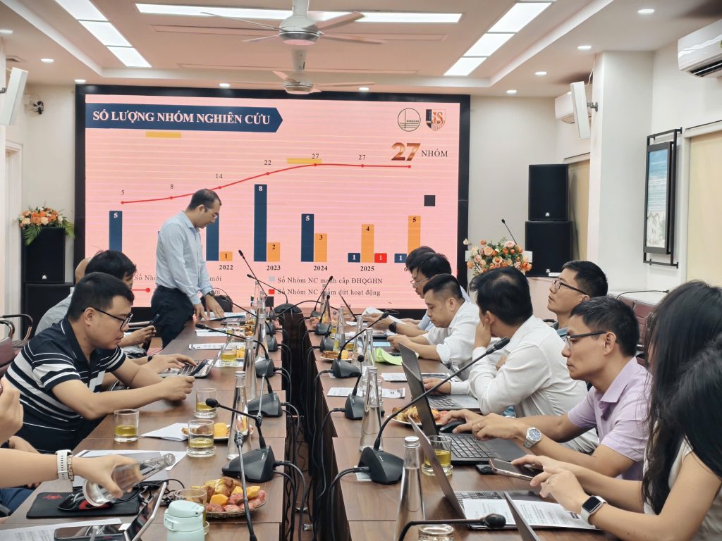 TS. Nguyễn Ngọc Linh trình bày báo cáo