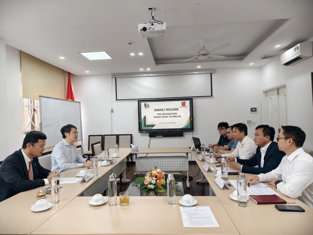 GS. Anthony SO thăm và làm việc tại Trường Quốc tế
