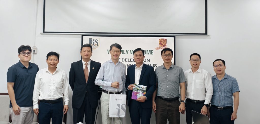 Đại diện hai đơn vị chụp ảnh lưu niệm