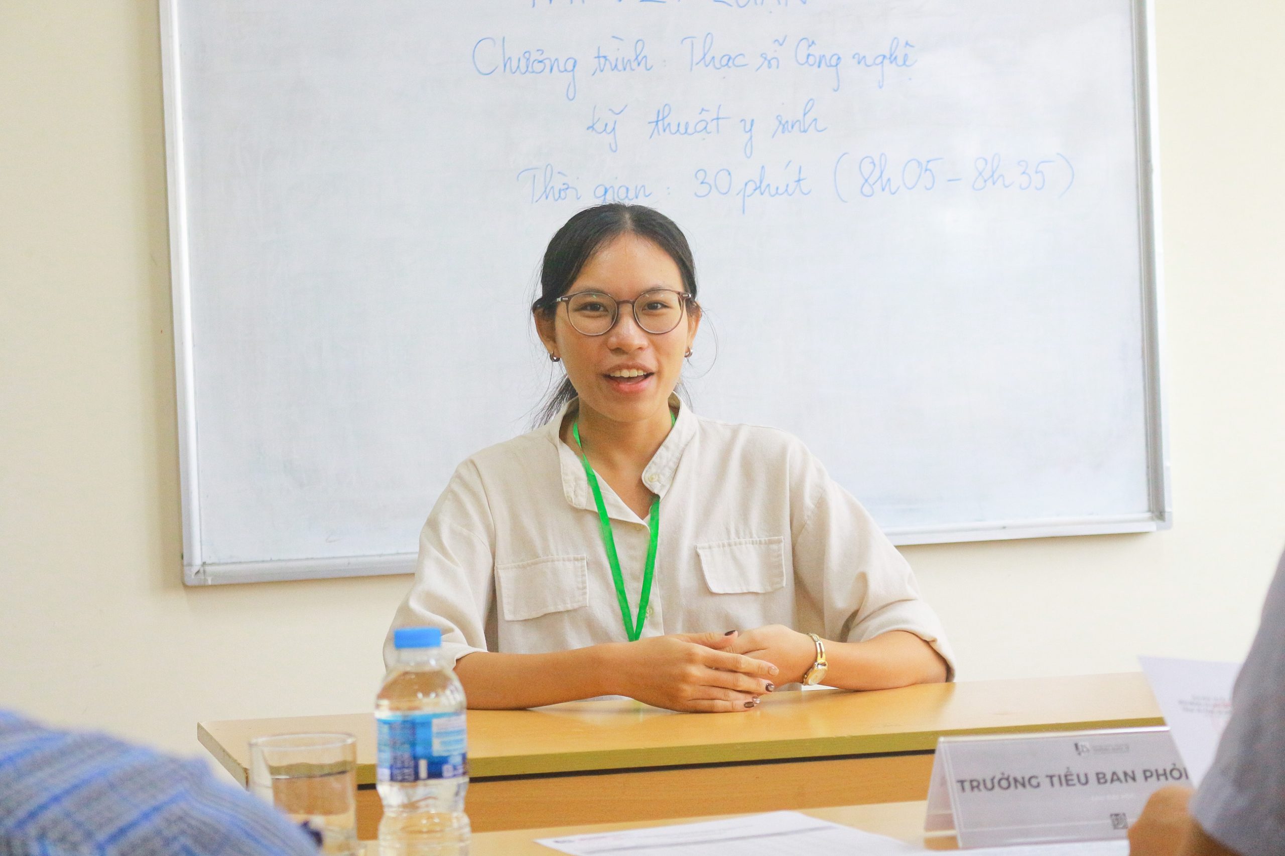 Ứng viên Ngọc tự tin trao đổi