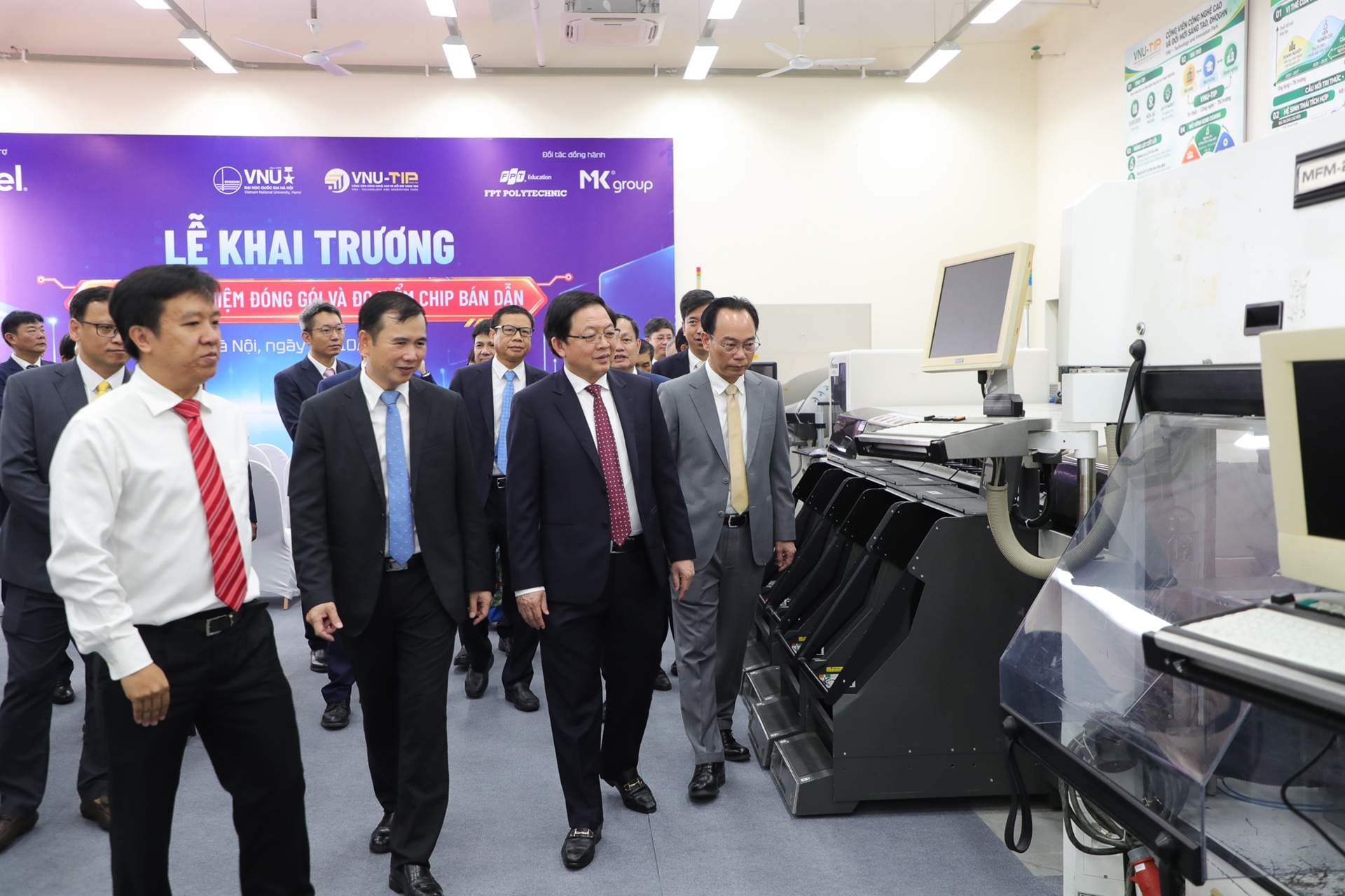 Khai trương Phòng thí nghiệm đóng gói và đo kiểm chip bán dẫn tại VNU-TIP