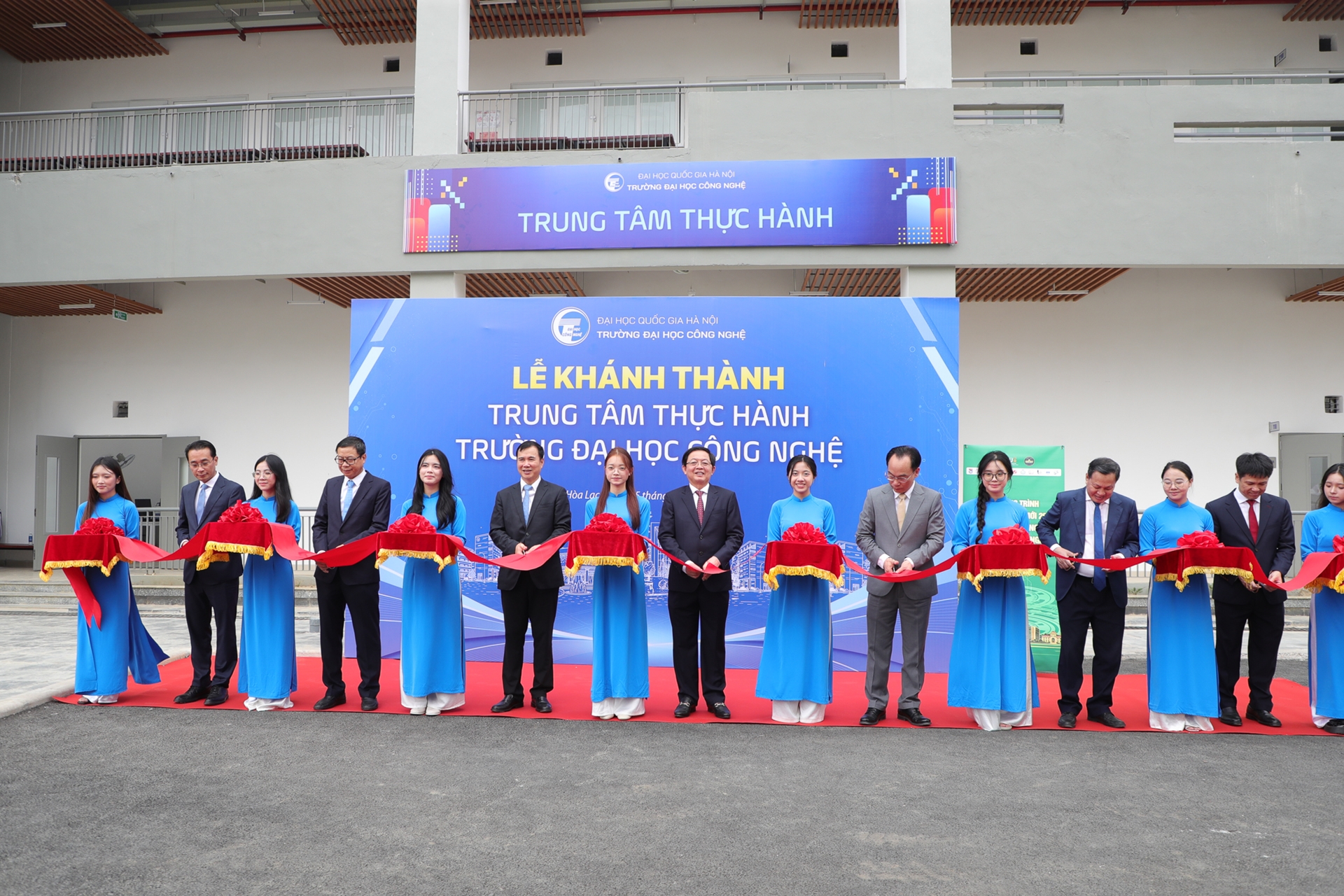 Khánh thành Trung tâm thực hành tập trung tại tòa nhà UET3 Hòa Lạc
