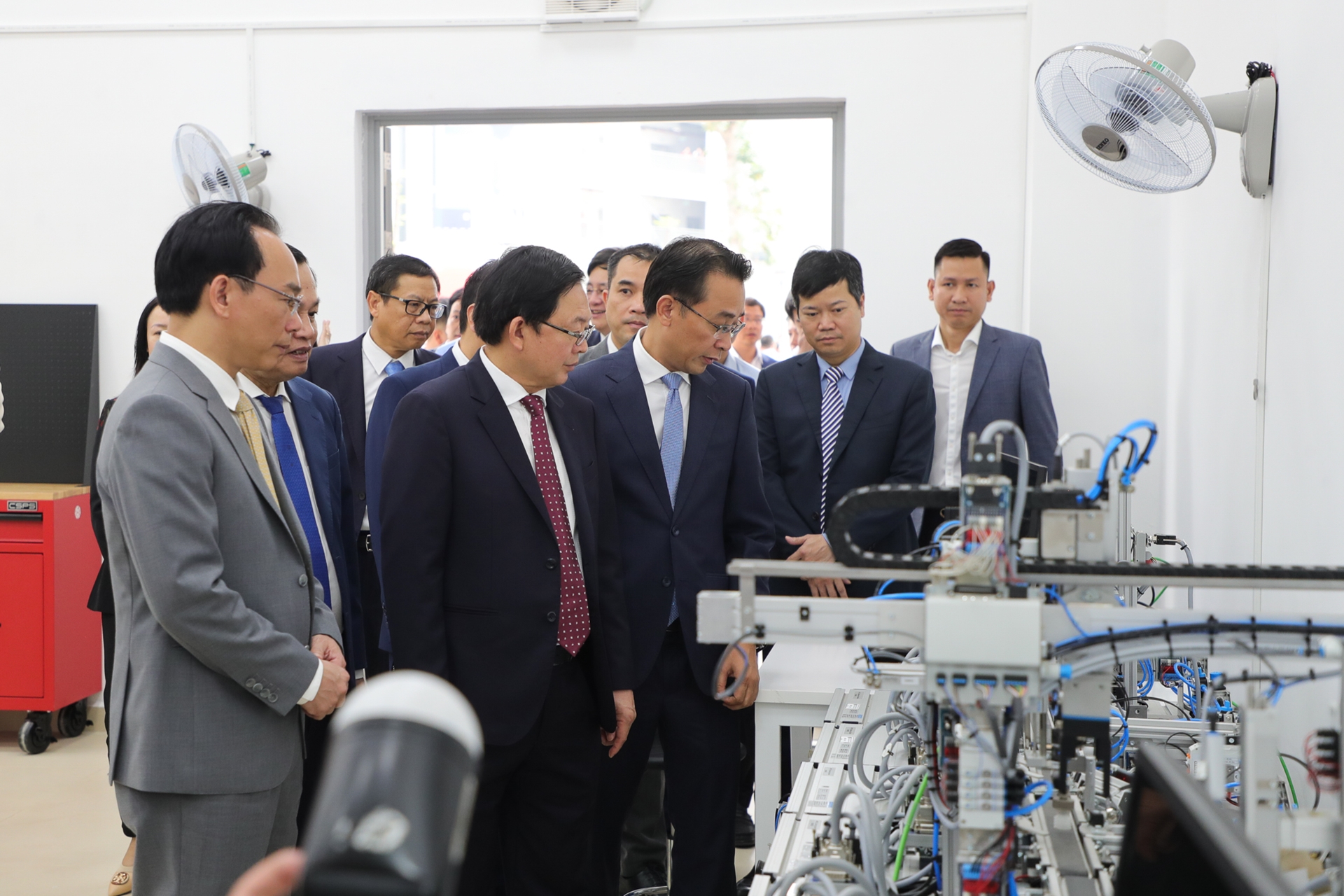 Không gian phòng thực hành hợp tác doanh nghiệp tại Hòa Lạc