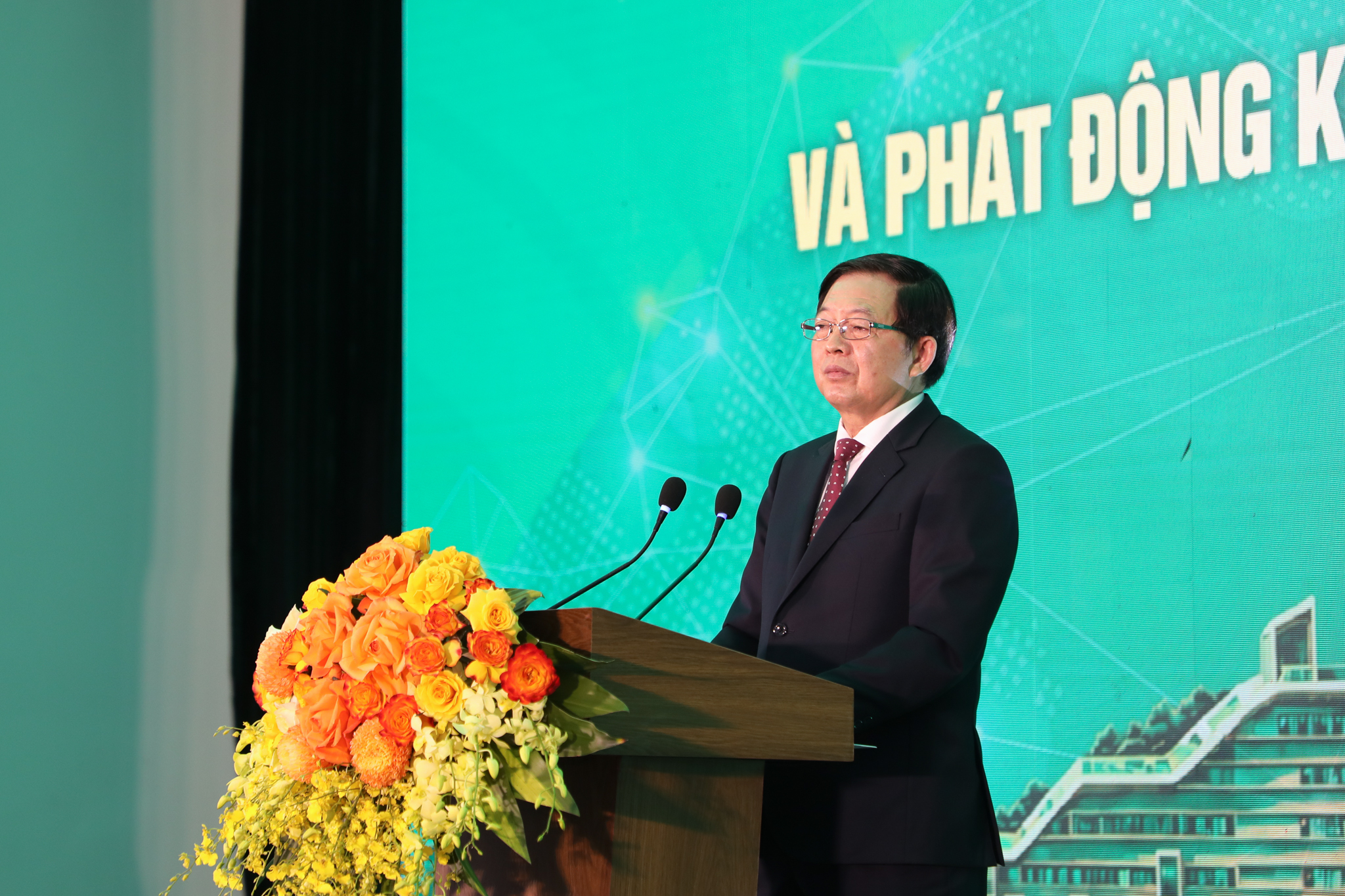 Phó Thủ tướng Hồ Quốc Dũng ghi nhận kết quả đổi mới quản trị, nâng cao chất lượng đào tạo, thúc đẩy khoa học và công nghệ của ĐHQGHN