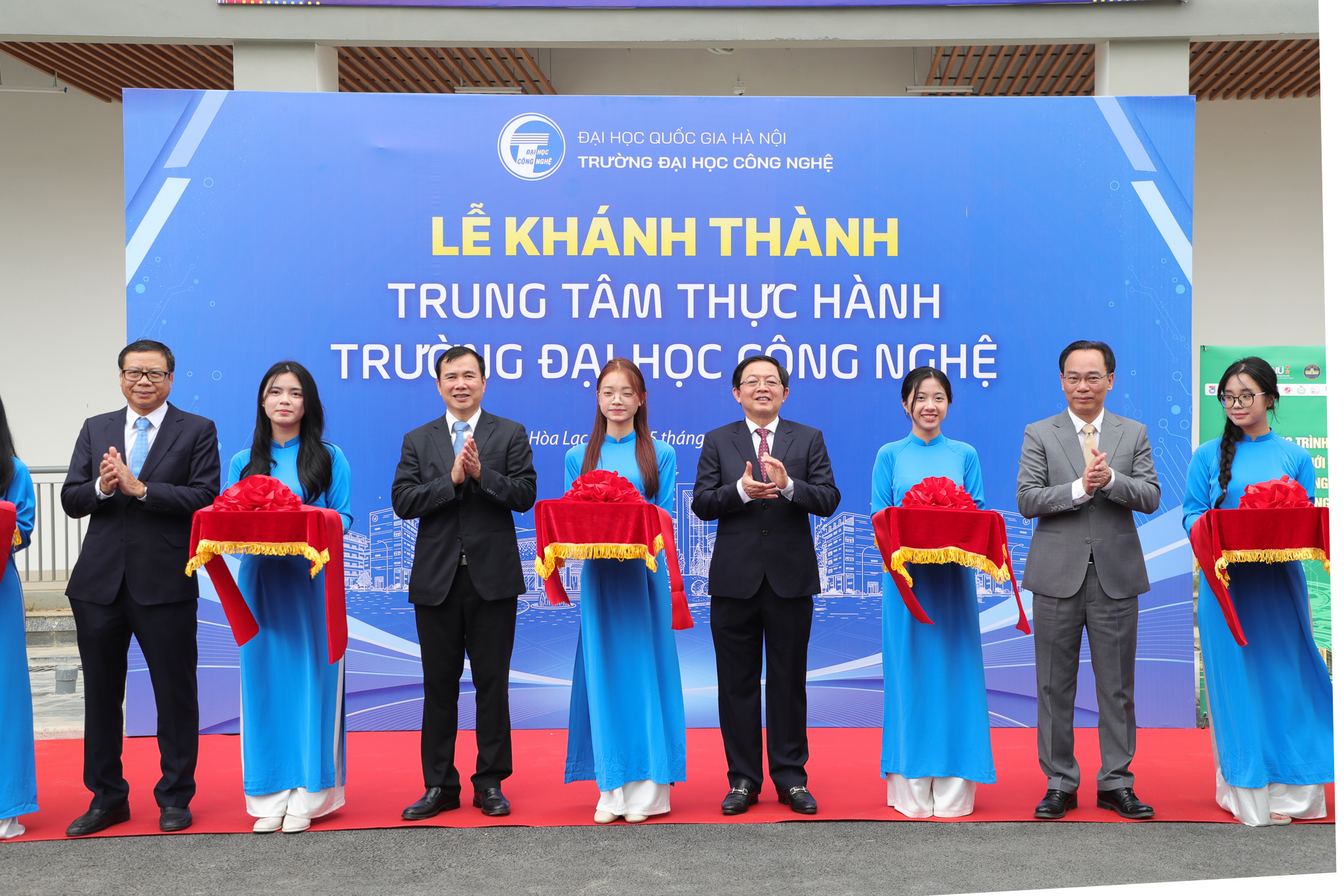 Lễ khánh thành Trung tâm thực hành tập trung của Trường Đại học Công nghệ