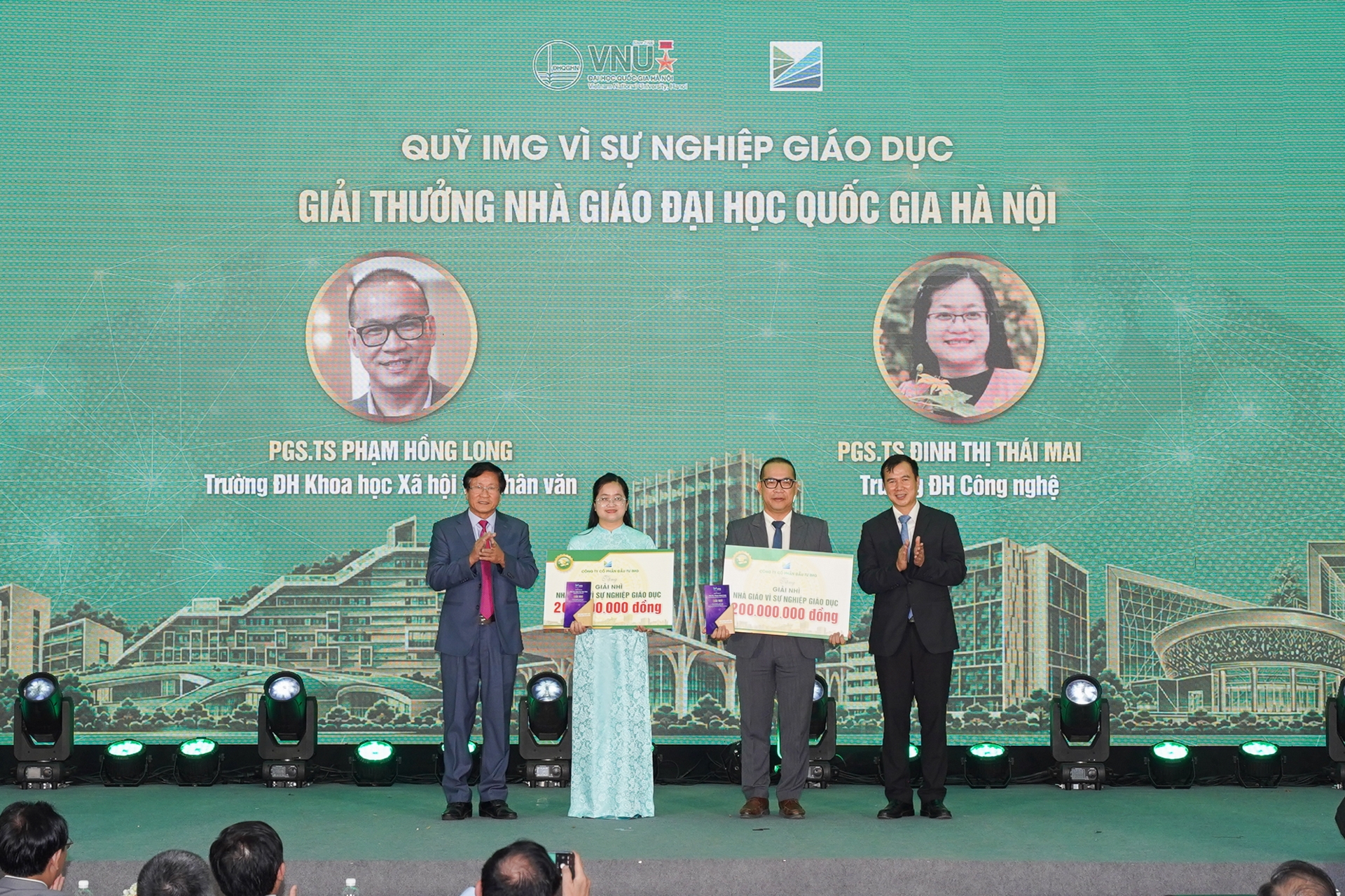 Lãnh đạo ĐHQGHN và đại diện Quỹ IMG trao Giải thưởng IMG – Vì sự nghiệp giáo dục năm 2025