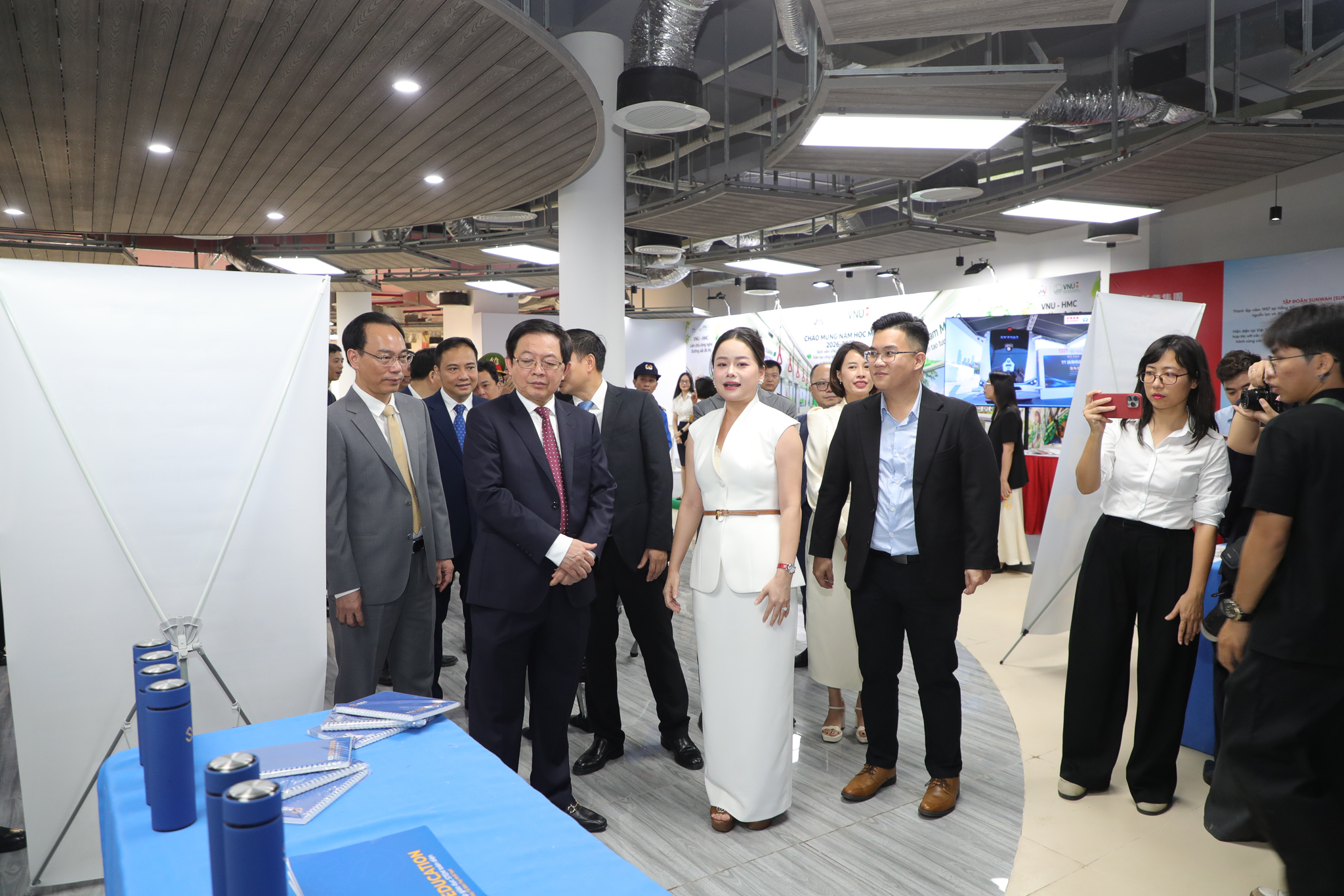 Hình ảnh tại Chương trình Hòa Lạc ngày mới 2026