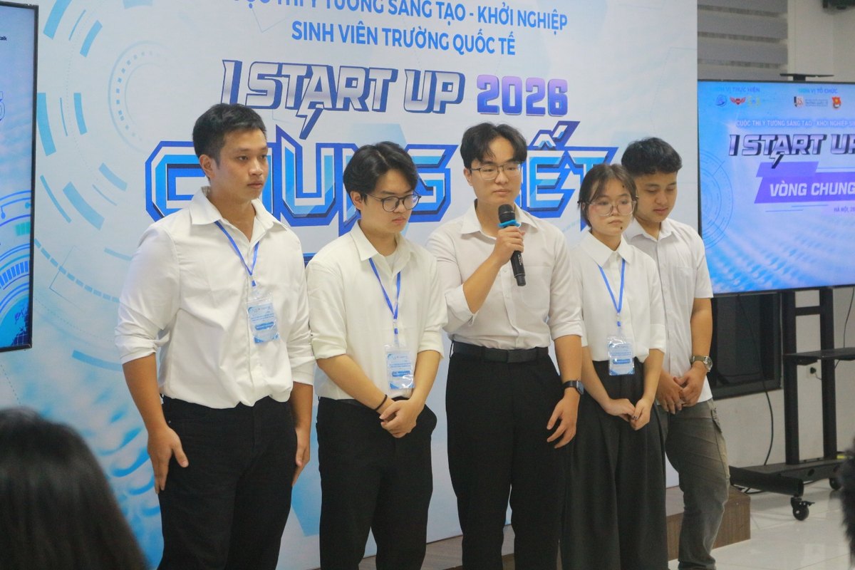 Nhóm tác giả trình bày giải pháp công nghệ tại IStartup 2026