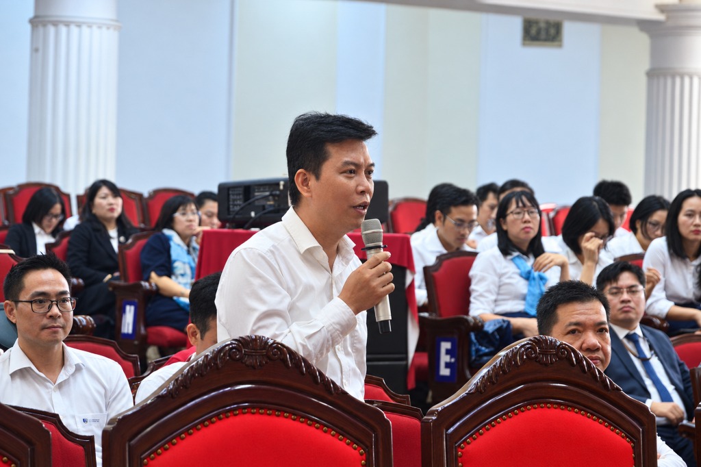 Cán bộ giảng viên đóng góp ý kiến